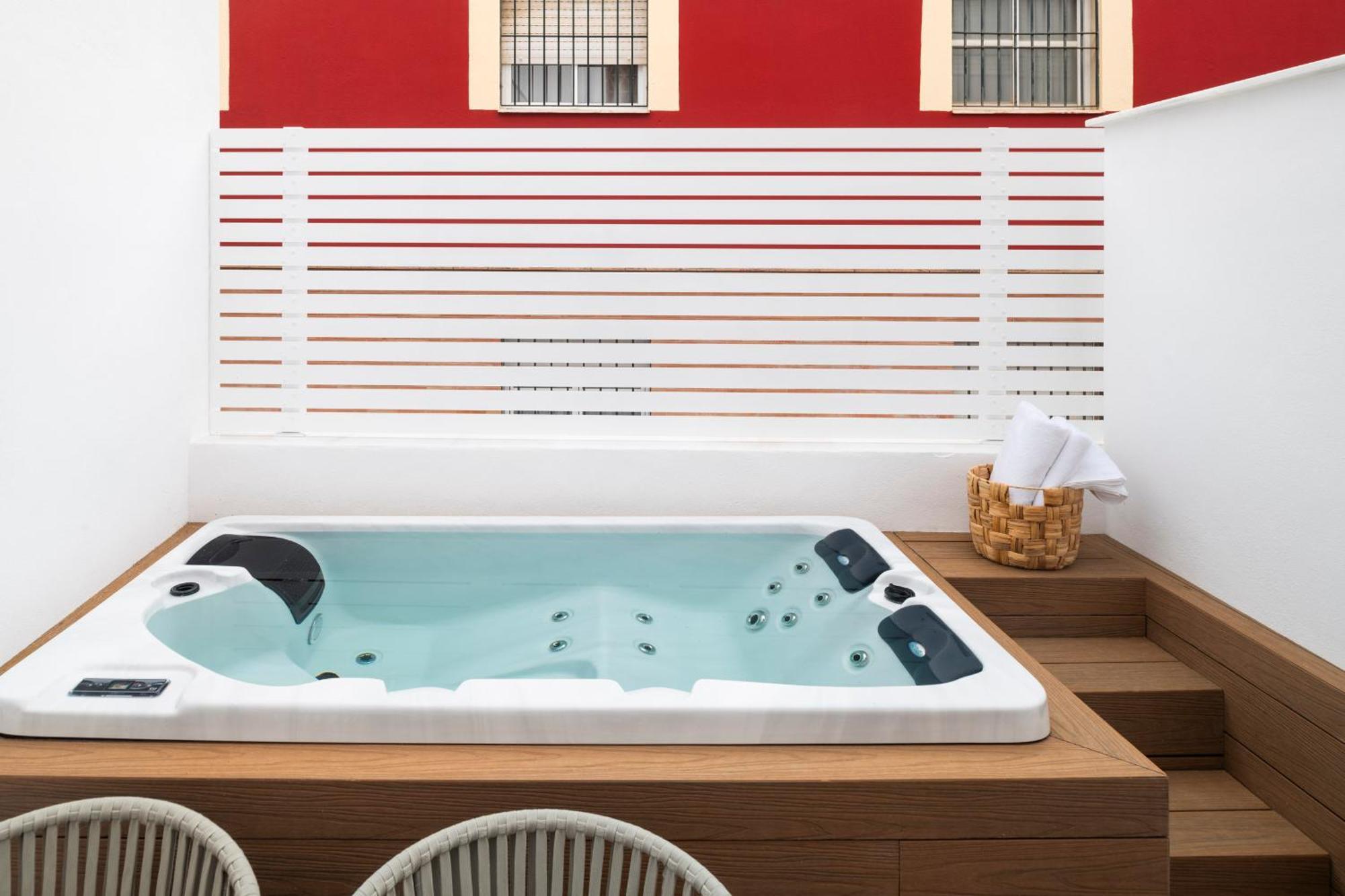 Magno Apartments Santa Clara - Private Terraces With Jacuzzi เซบีญา ภายนอก รูปภาพ