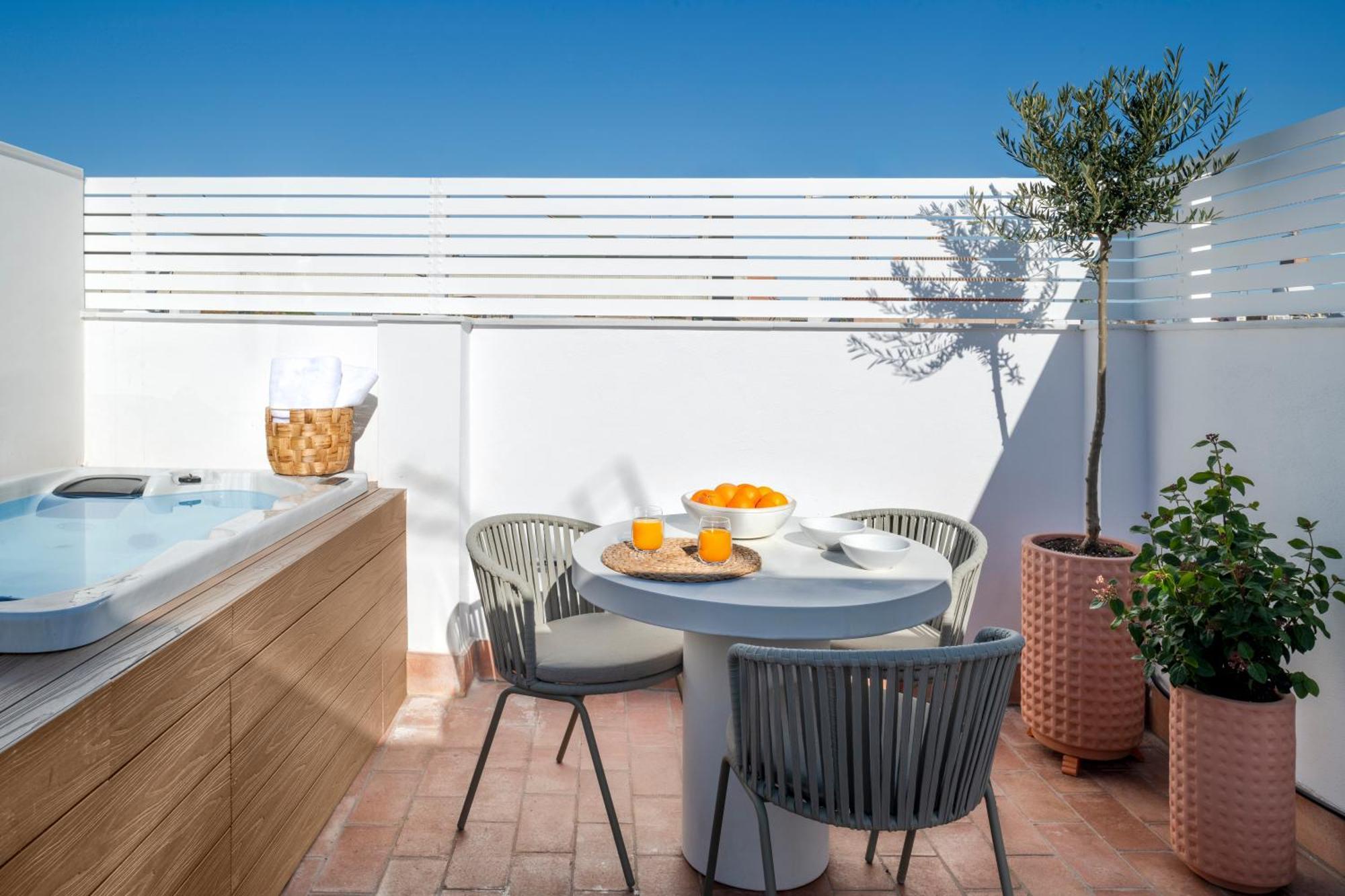 Magno Apartments Santa Clara - Private Terraces With Jacuzzi เซบีญา ภายนอก รูปภาพ